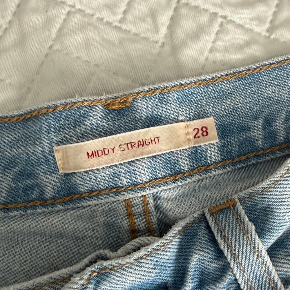 Levi's Light Blue Relaxed Women Jeans 28x27 ripped light wash straight leg pants - Picture 13 of 15